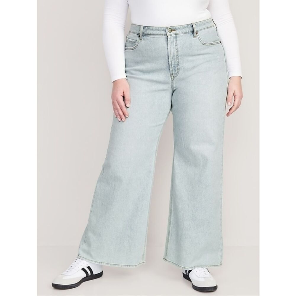Old Navy Light Wash Wide-Leg Jeans